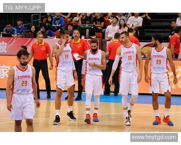 南京篮球队以69分领跑世界杯积分榜展现强劲实力和团队合作精神