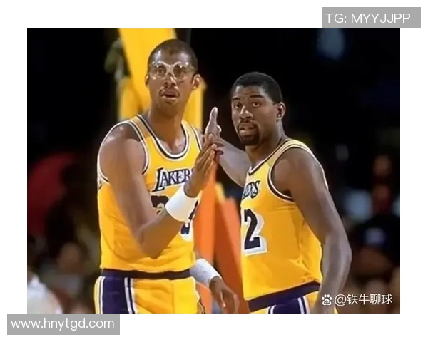 足球场上的魔术师:揭秘控球技巧最出色的明星球员们 足球场上的魔术师:揭秘控球技巧最出色的明星球员们