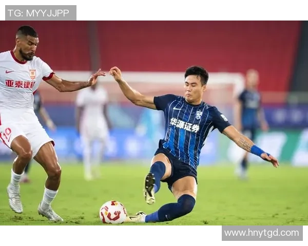 赛后分析:广州足球队与武汉足球队的战术配合与表现评估 赛后分析:广州足球队与武汉足球队的战术配合与表现评估